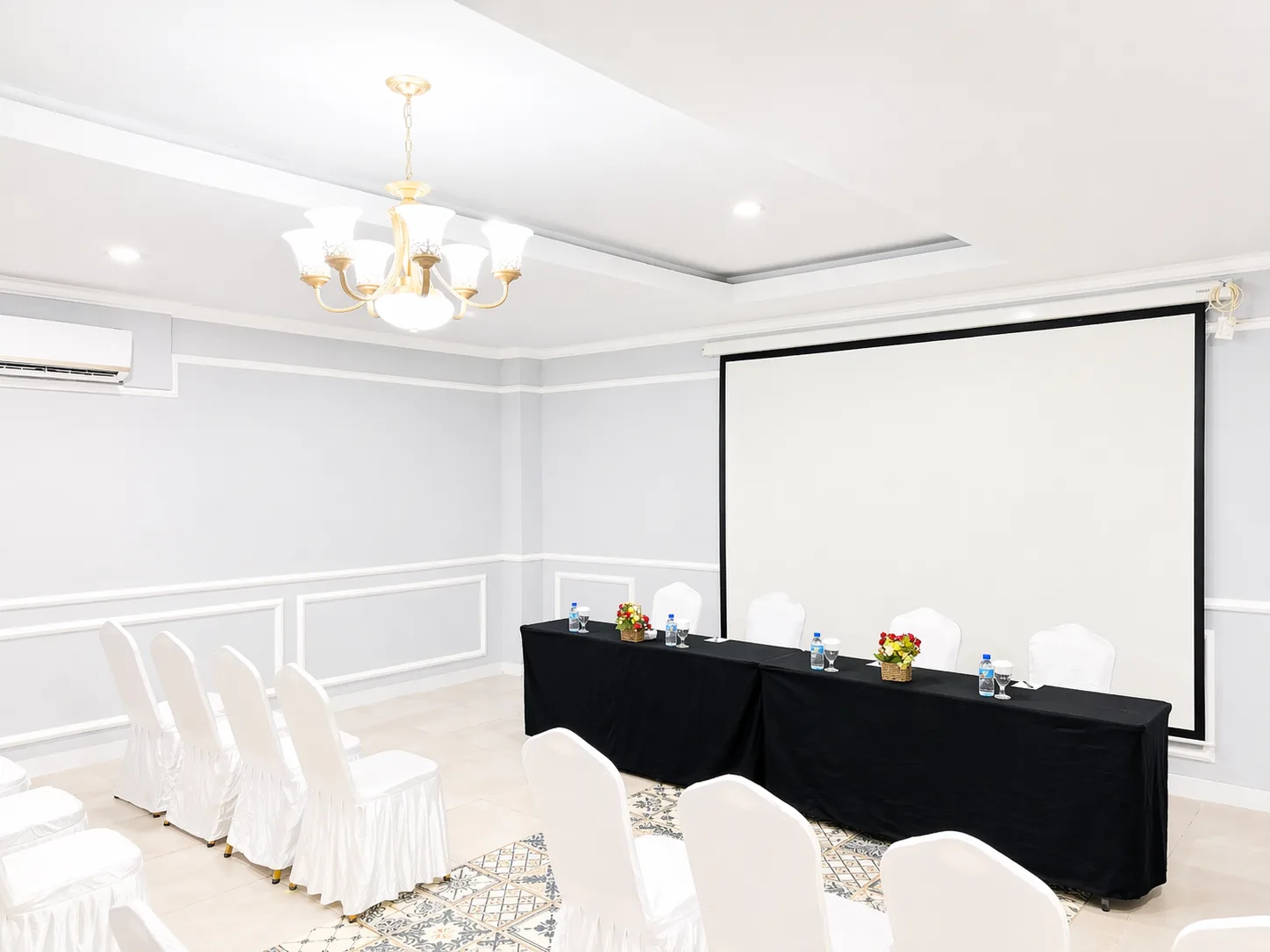Naya 2 Interior